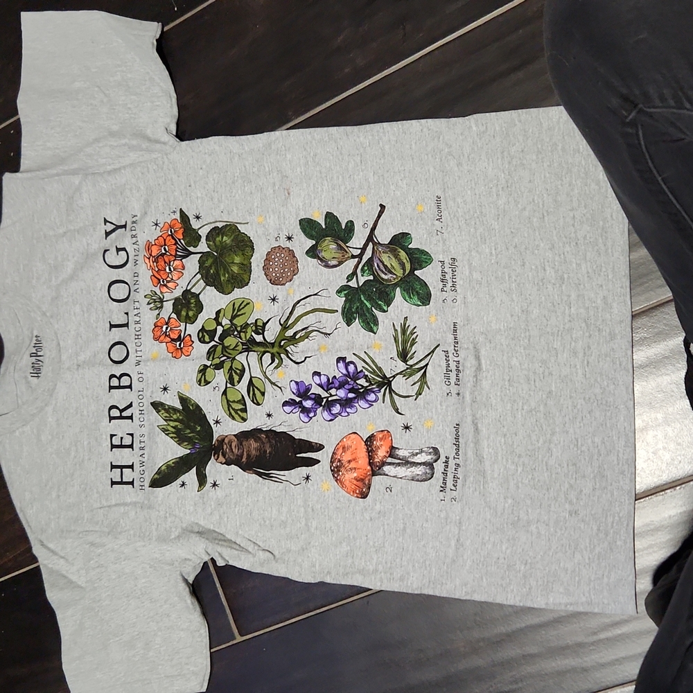Harry Potter Herbology tshirt NWT